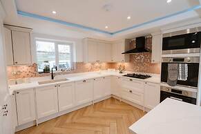 Luxury Langtoft Stud - Sleeps 10