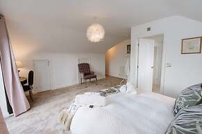 Luxury Langtoft Stud - Sleeps 10