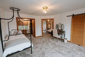 Luxury Langtoft Stud - Sleeps 10