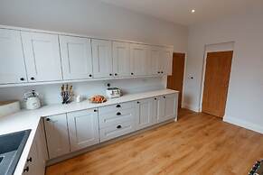 Willow Lodge With Hot Tub