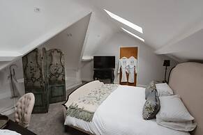 Willow Lodge With Hot Tub