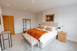 Willow Lodge With Hot Tub