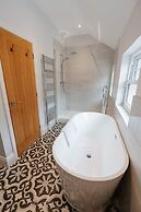 Willow Lodge With Hot Tub