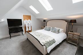 Willow Lodge With Hot Tub