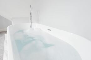 Willow Lodge With Hot Tub