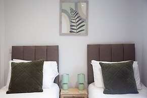 Stunning 3 Bedroom Lodge With Hot Tub in York