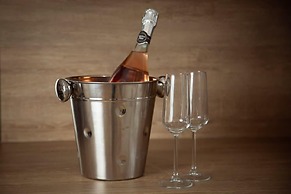 Stunning 3 Bedroom Lodge With Hot Tub in York