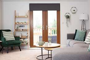 Stunning 3 Bedroom Lodge With Hot Tub in York