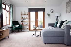 Stunning 3 Bedroom Lodge With Hot Tub in York