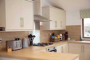 Stunning 3 Bedroom Lodge With Hot Tub in York