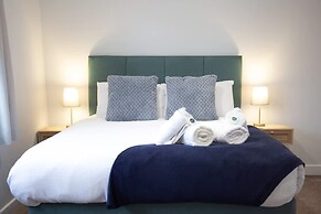 Stunning 3 Bedroom Lodge With Hot Tub in York