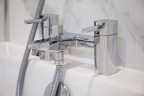 Stunning 3 Bedroom Lodge With Hot Tub in York