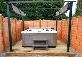 Stunning 3 Bedroom Lodge With Hot Tub in York