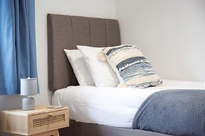 Stunning 3 Bedroom Lodge With Hot Tub in York