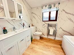 Stunning 3 Bedroom Lodge With Hot Tub in York