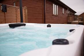 Stunning 3 Bedroom Lodge With Hot Tub in York