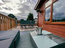 Stunning 3 Bedroom Lodge With Hot Tub in York