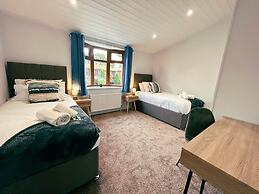 Stunning 3 Bedroom Lodge With Hot Tub in York