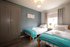 Blue Bridge View - Sleeps 7 With Free Parking