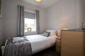 Blue Bridge View - Sleeps 7 With Free Parking