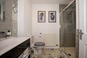 Blue Bridge View - Sleeps 7 With Free Parking