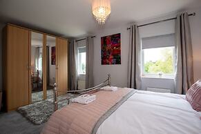 Blue Bridge View - Sleeps 7 With Free Parking