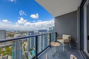 Skyline Retreat Chic 1-BR with City View