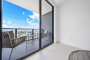 Skyline Retreat Chic 1-BR with City View