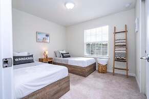 Relaxing Getaway With Private Pool & Lake View