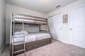 Relaxing Getaway With Private Pool & Lake View