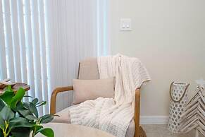 Relaxing Getaway With Private Pool & Lake View