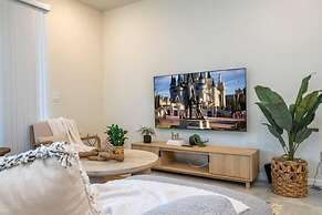 Relaxing Getaway With Private Pool & Lake View