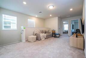 Relaxing Getaway With Private Pool & Lake View