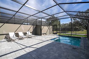 Themed Getaway Near Disney Pool Comfort