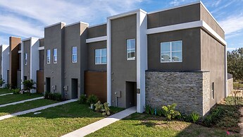 Elegant 4BR Stay Near Disney Parks