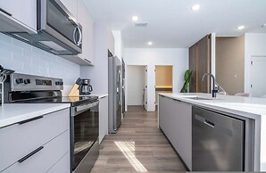 Elegant 4BR Stay Near Disney Parks