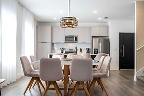 Doppio Westside Retreat With Themed Rooms