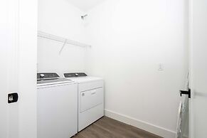 Stylish Getaway 15 Min From Disney Parks