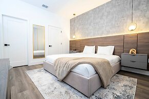 Stylish 4BR Home in Doppio Westside