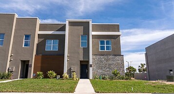 Modern Vacation Home With Themed Beds