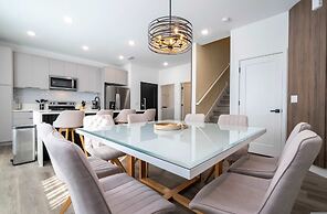 Contemporary 4BR Getaway Minutes From Disney