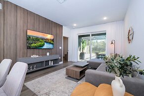 Themed Villa Near Disney Pool Spacious Living