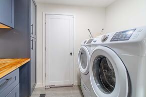 Cozy Family Haven in Sparks - Pet Friendly - Fenced Yard