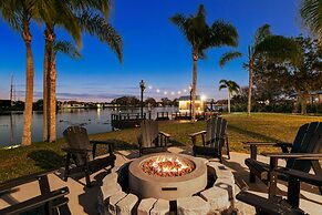 Luxe Waterfront Hideaway w Pool & Pirate Ship Dock