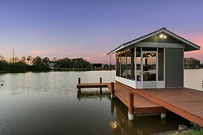 Luxe Waterfront Hideaway w Pool & Pirate Ship Dock