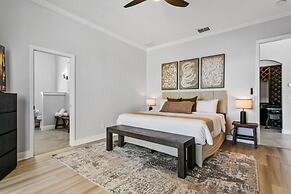 Luxe Waterfront Hideaway w Pool & Pirate Ship Dock