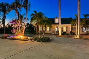Luxe Waterfront Hideaway w Pool & Pirate Ship Dock