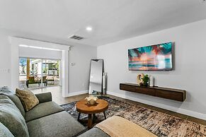 Luxe Waterfront Hideaway w Pool & Pirate Ship Dock