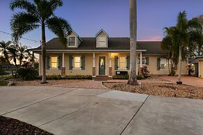 Luxe Waterfront Hideaway w Pool & Pirate Ship Dock