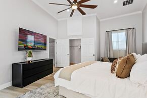 Luxe Waterfront Hideaway w Pool & Pirate Ship Dock